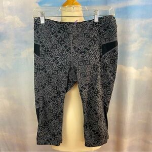 Athleta Cairo Knicker Crop Capri Leggings Size Medium